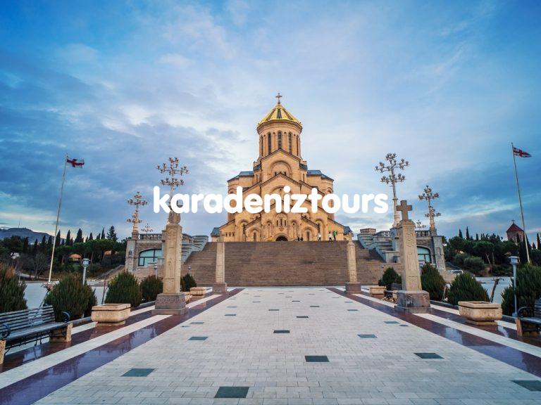 Karadeniz Tours Rize çıkışlı turlar ve bungalovlar, doğal güzellikleri ve kültürel zenginlikleri keşfetmek için ideal.