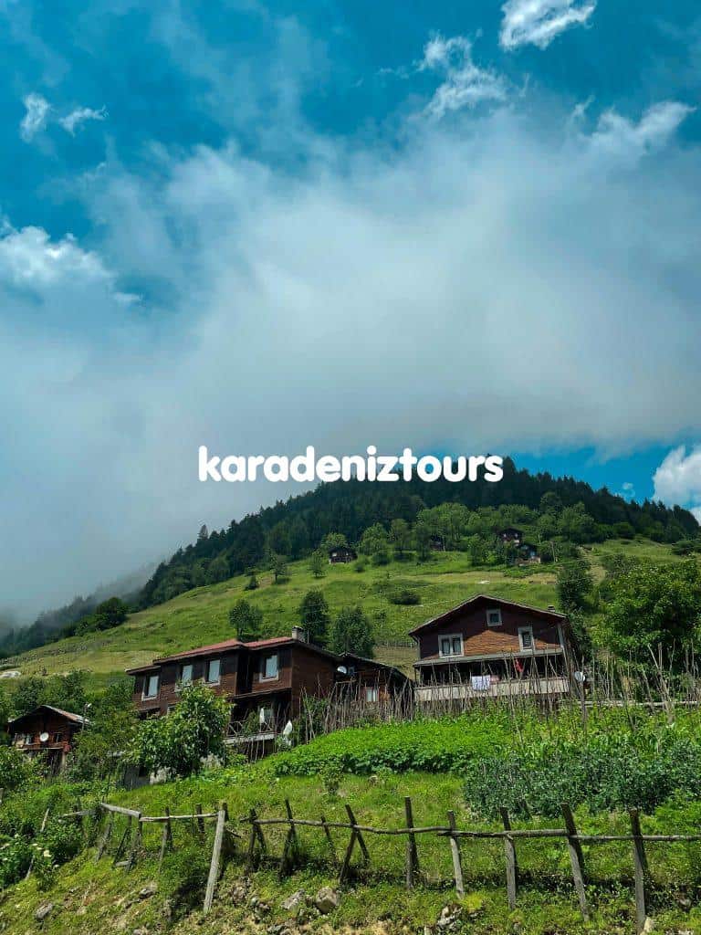 Dosya adı: karadeniz-turu-rize-sahil-evleri.jpg.